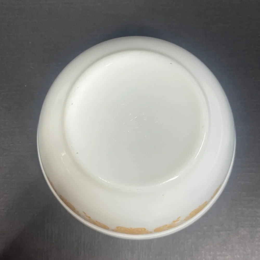 Vintage Pyrex Butterfly Gold 402 Mixing Bowl 1.5 Qt White Yellow Floral 7 Inch
